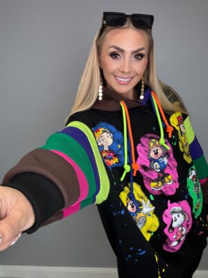 Bluza kolorowa z animowanymi postaciami - kolorowe sznurki i kaptur - obrazek 3