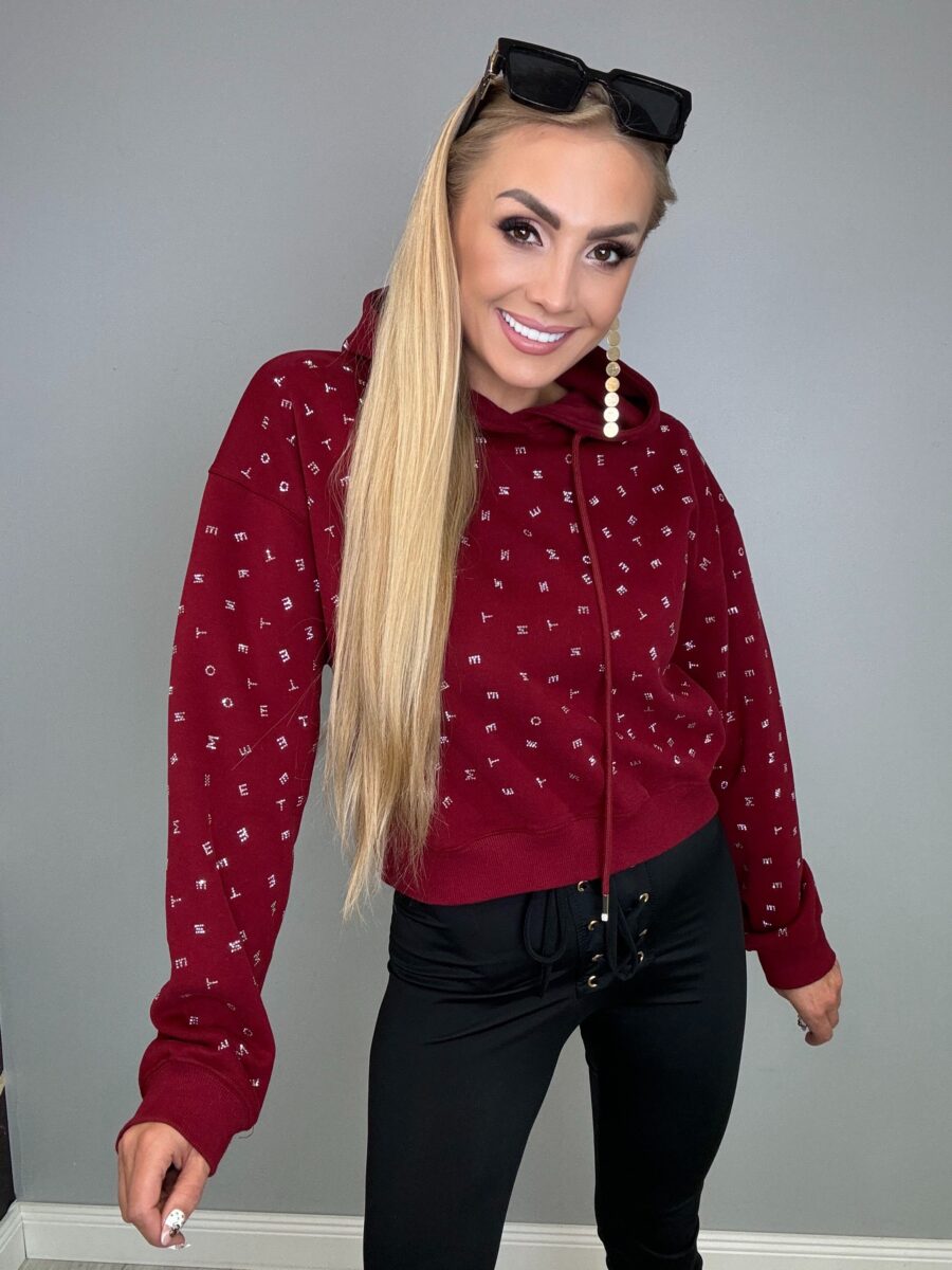 Bluza z ozdobnymi cyrkoniami z kapturem bordowa OSTATNIA SZT - obrazek 3