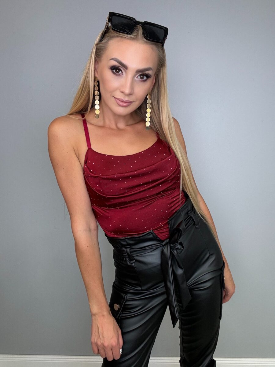 Body bordowe na ramiączkach z cyrkoniami - obrazek 2