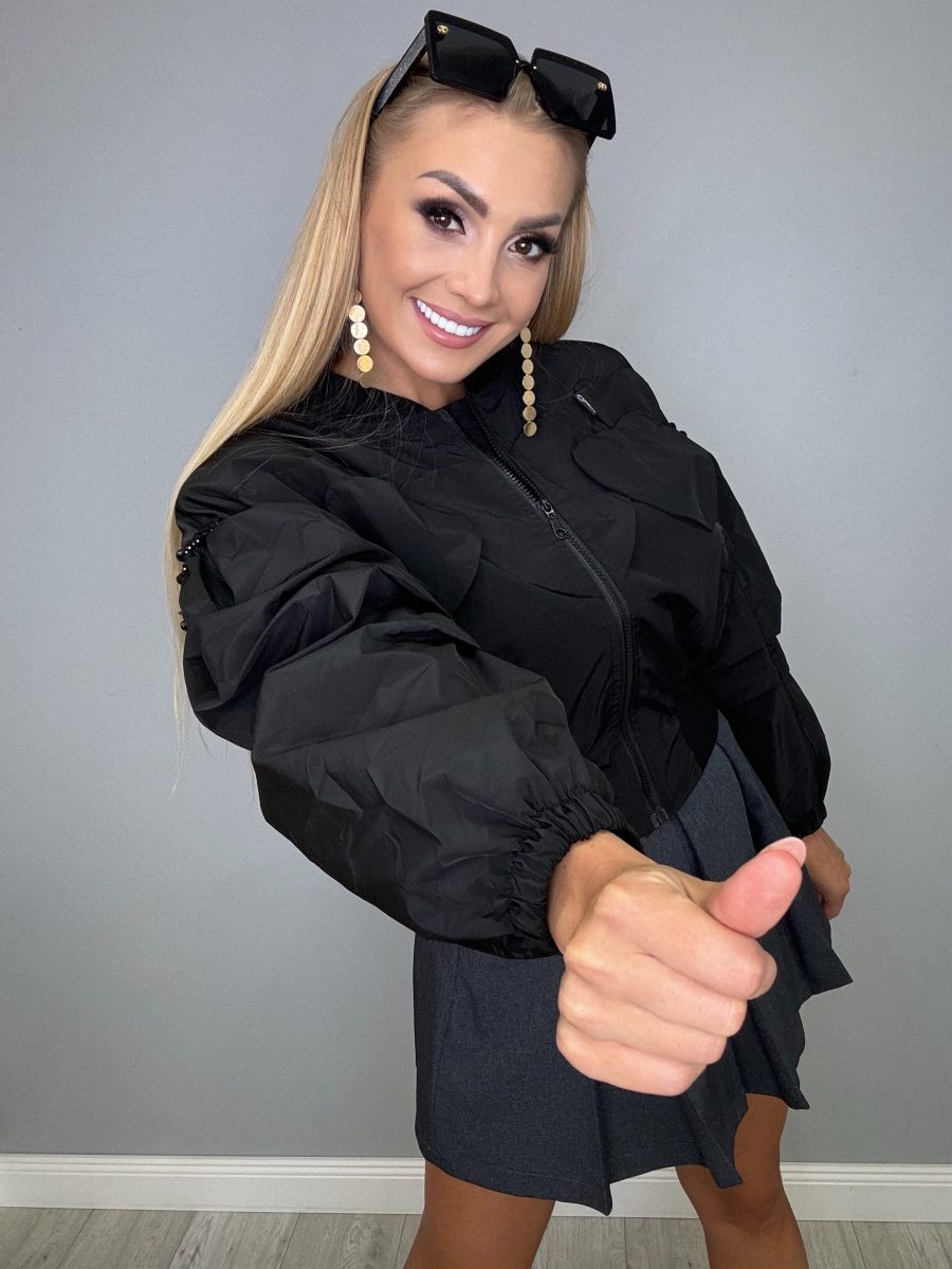 Czarna bomberka z ozdobnymi kryształkami - obrazek 2