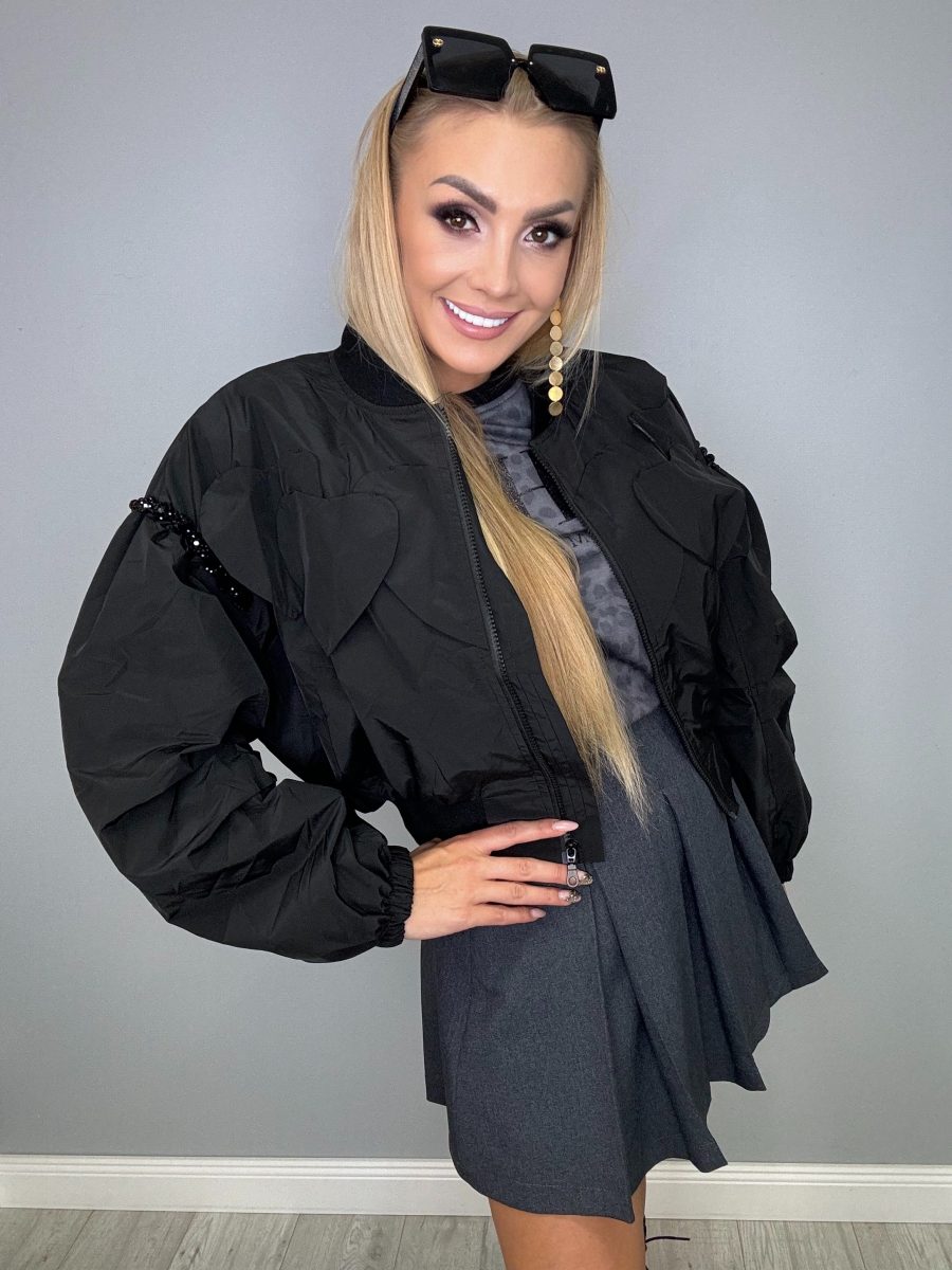 Czarna bomberka z ozdobnymi kryształkami - obrazek 4