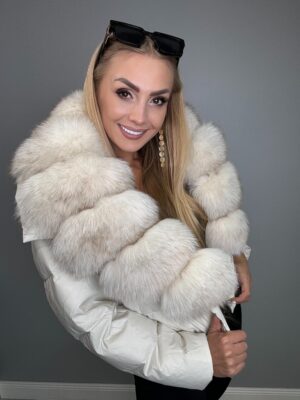 Kurtka śmietankowa z naturalnym bogatym obszyciem z lisa - obrazek 3