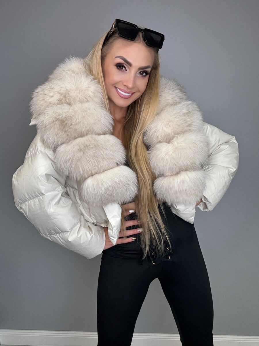 Kurtka śmietankowa z naturalnym bogatym obszyciem z lisa - obrazek 2