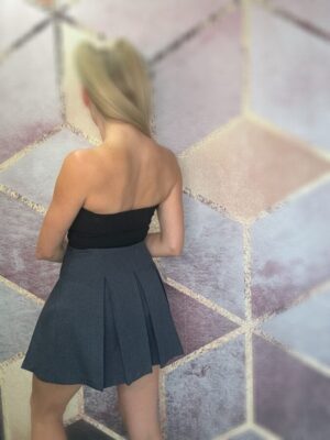 Plisowane spódniczko spodenki ciemny szary - obrazek 4