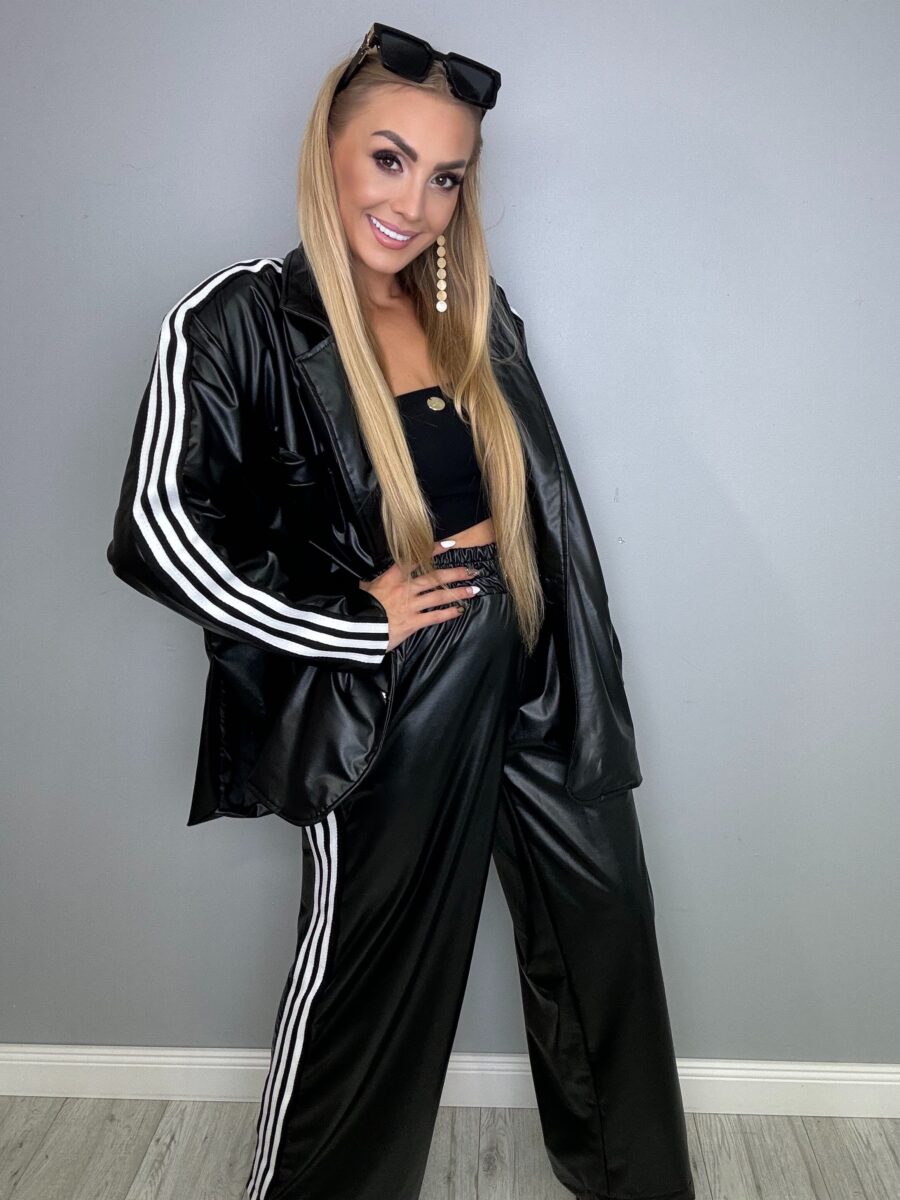 Stylowy komplet spodnie + marynarka z EKO skóry OVERSIZE z białymi paskami - obrazek 8