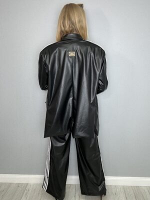 Stylowy komplet spodnie + marynarka z EKO skóry OVERSIZE z białymi paskami - obrazek 4