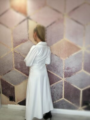 Unikatowa sukienka z wycięciami biała - obrazek 4