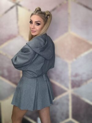 Krótka szara marynarka z kapturem - obrazek 3