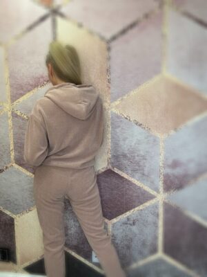 Dres z kapturem a'la sztruks pudrowy róż - obrazek 4