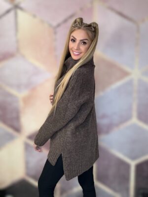 Swetr golf z przedłużanym tyłem brązowy - obrazek 3