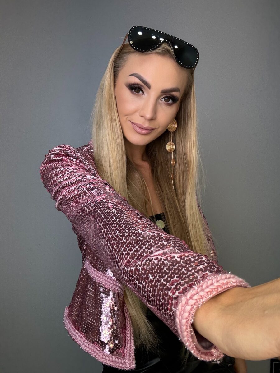 Cekinowy żakiet w kolorze różowym - obrazek 4