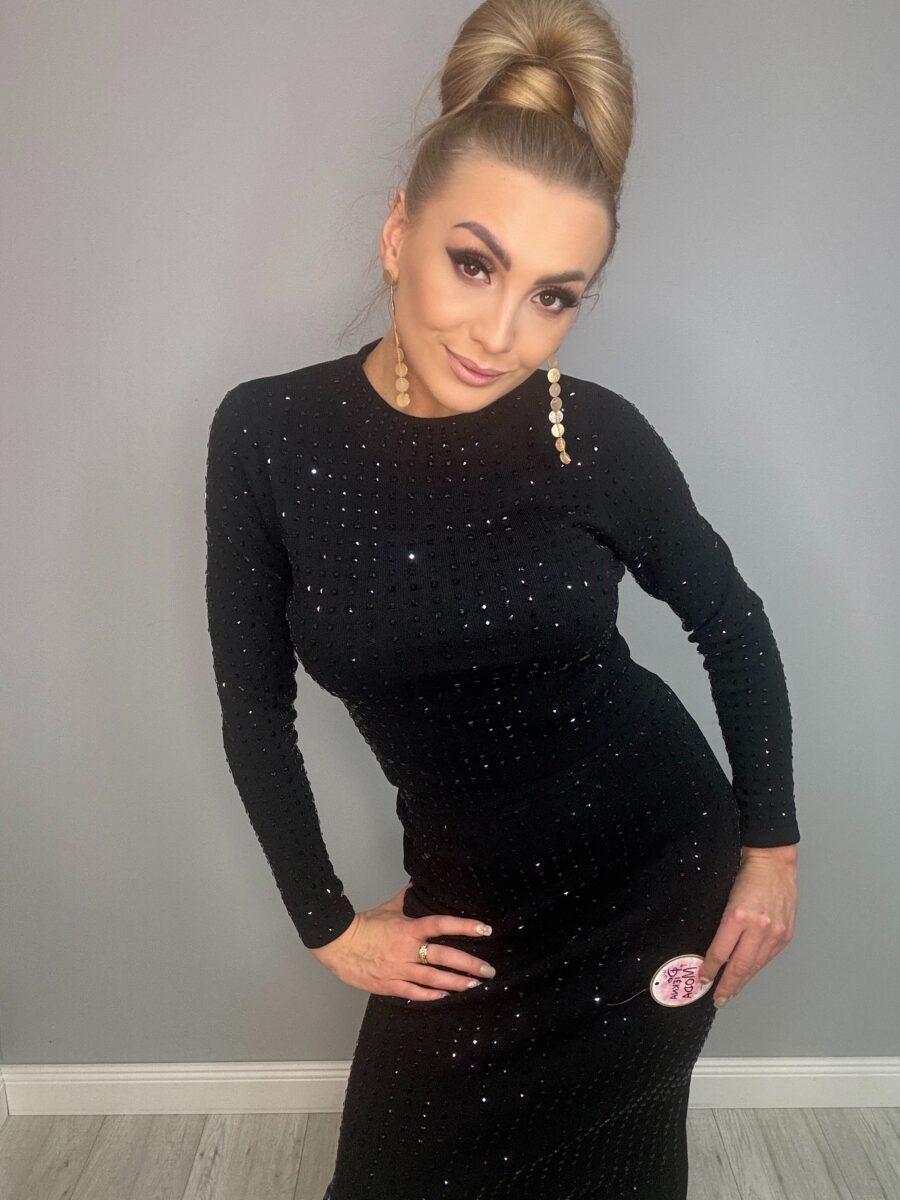 Czarny komplet prążek - spódnica z bluzka wysadzana czarnymi kamieniami - obrazek 4
