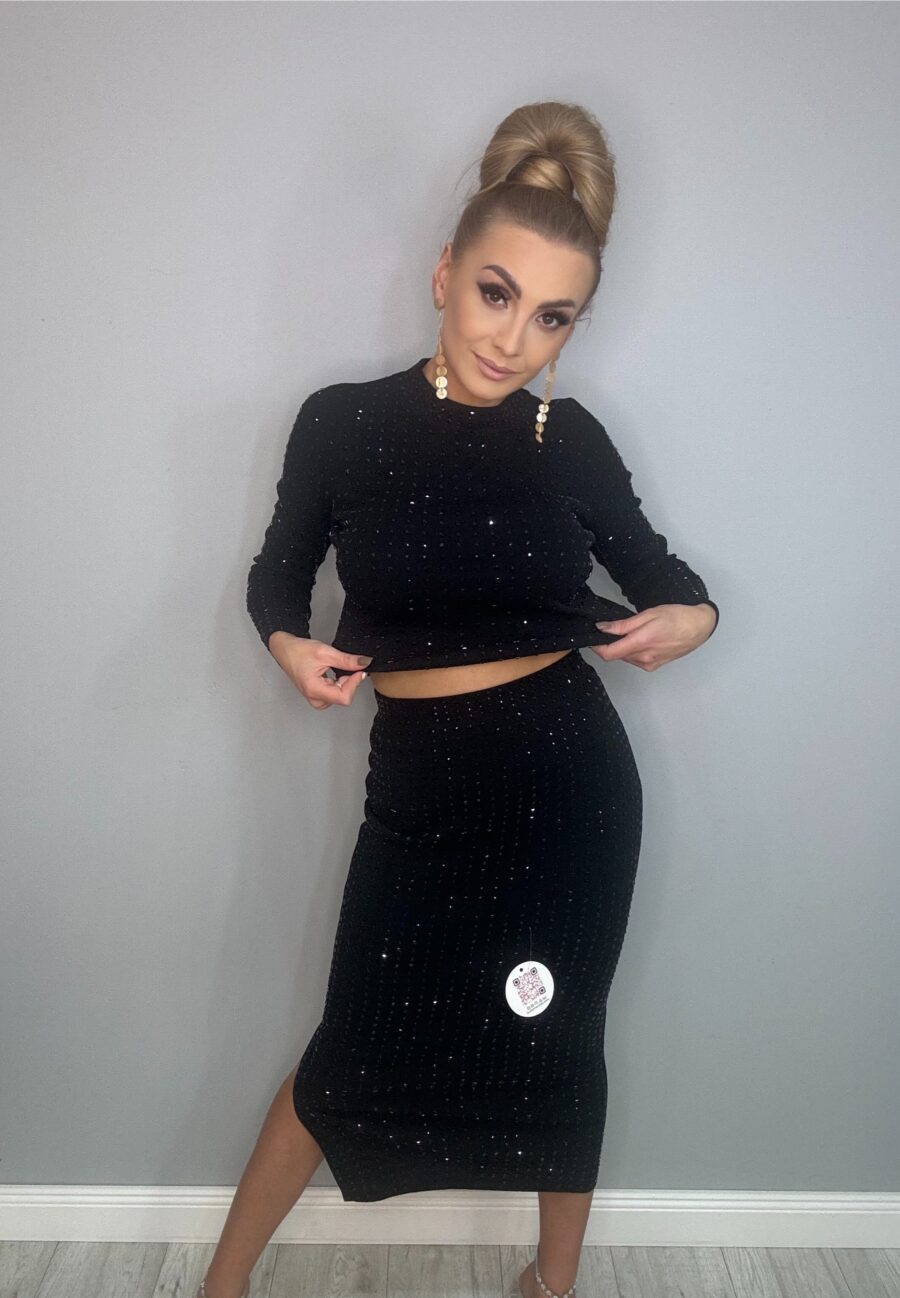 Czarny komplet prążek - spódnica z bluzka wysadzana czarnymi kamieniami - obrazek 8