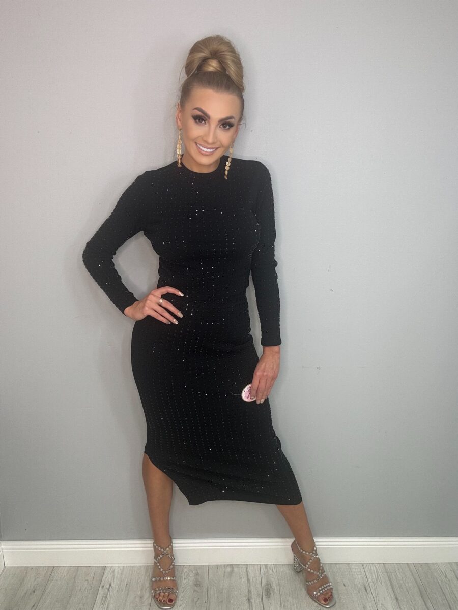 Czarny komplet prążek - spódnica z bluzka wysadzana czarnymi kamieniami - obrazek 1