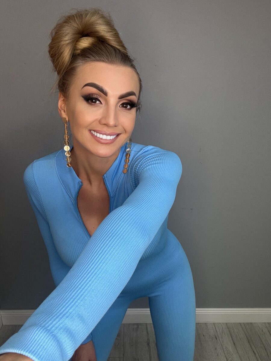 Kombinezon Baby Blue (Niebieski)  - Elastyczność i Styl w Pięknej Kolorystyce - obrazek 5