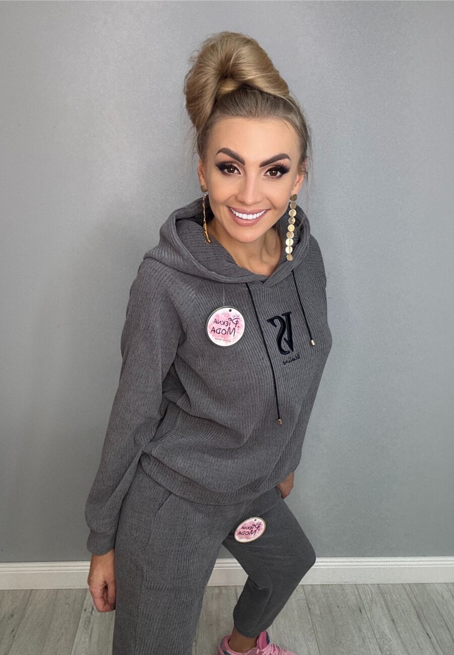 Komplet dresowy prążkowany z wyszywanym haftem szary - obrazek 4