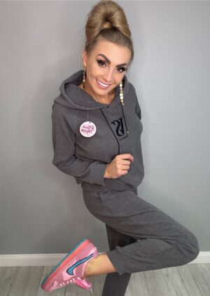 Komplet dresowy prążkowany z wyszywanym haftem szary - obrazek 2