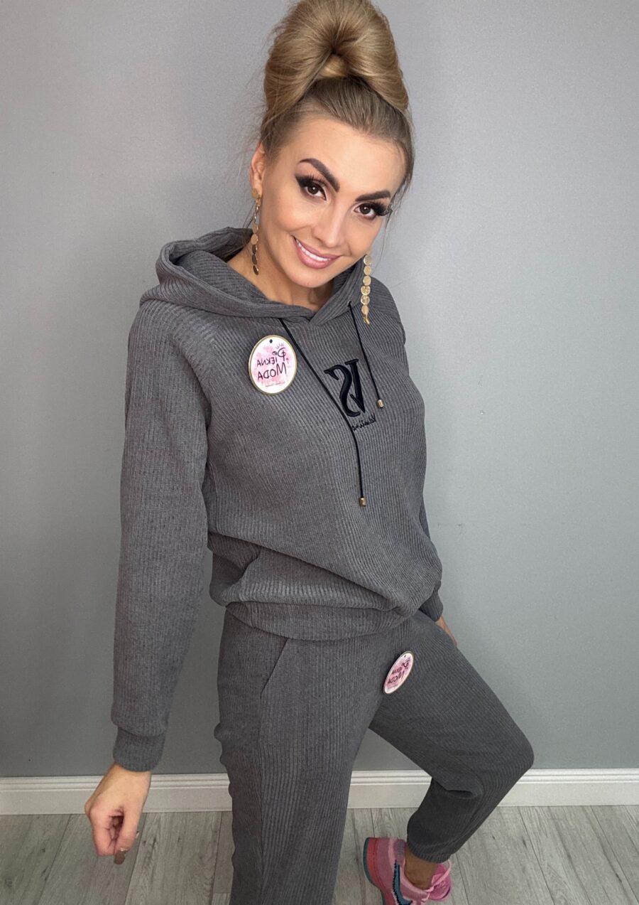 Komplet dresowy prążkowany z wyszywanym haftem szary - obrazek 3