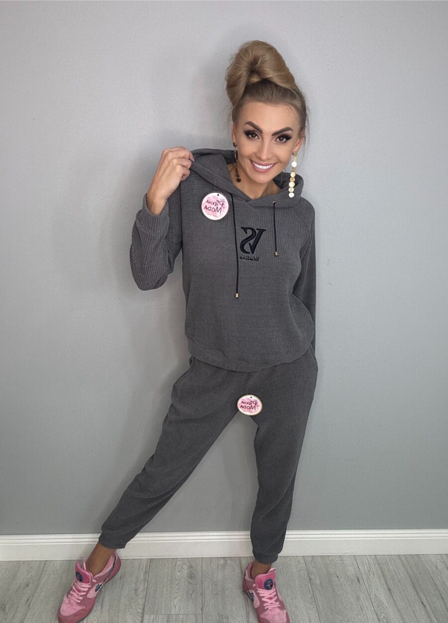 Komplet dresowy prążkowany z wyszywanym haftem szary - obrazek 1
