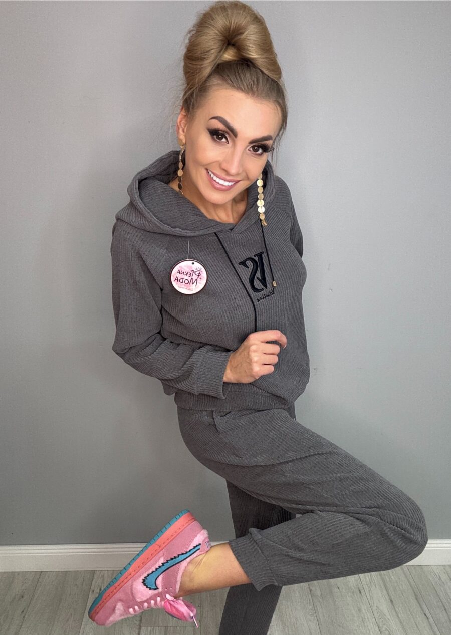 Komplet dresowy prążkowany z wyszywanym haftem szary - obrazek 2