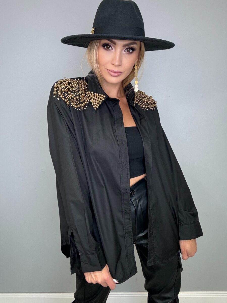 Czarna koszula ze złotymi zdobieniami pagonami i kołnierzykiem - obrazek 2