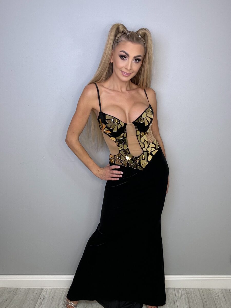 Luksusowa Sukienka ze Złotymi a’la Szkiełkami - obrazek 1