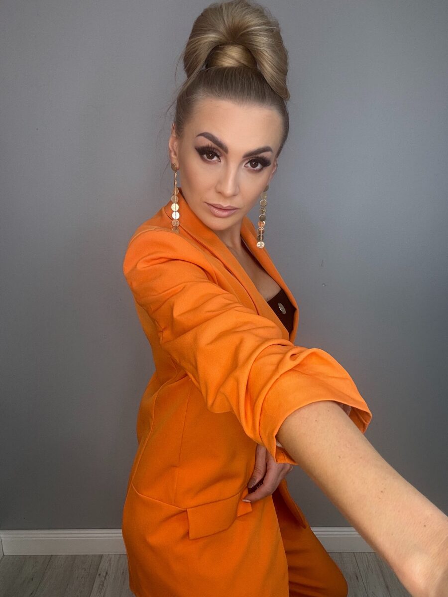 Komplet marynarka i spodnie w kolorze pomarańczowym - obrazek 4