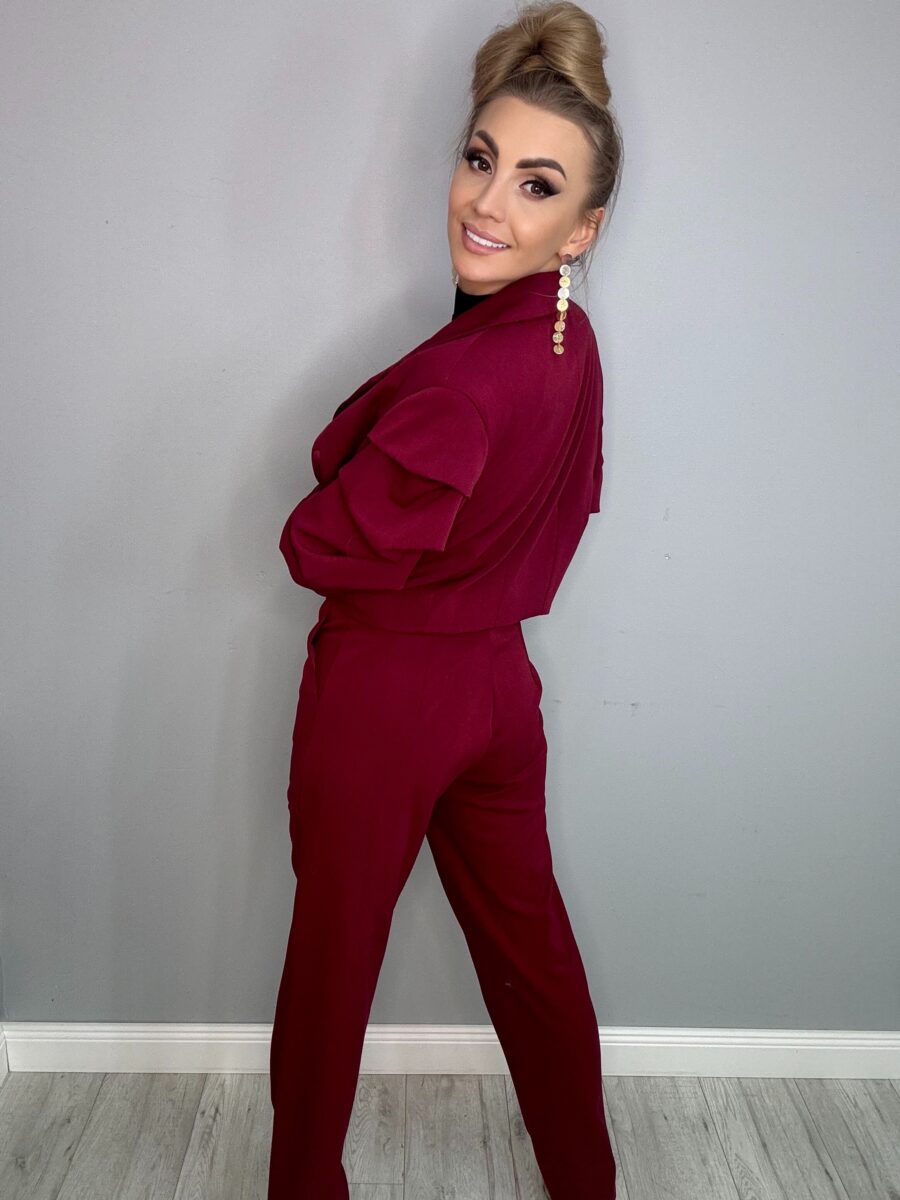 Komplet marynarka z marszczonymi rękawami i spodnie z dziurą Burgund LA MILLA - obrazek 4