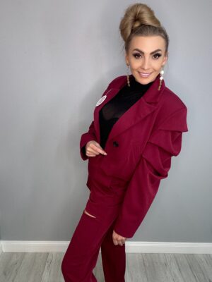 Komplet marynarka z marszczonymi rękawami i spodnie z dziurą Burgund LA MILLA - obrazek 3