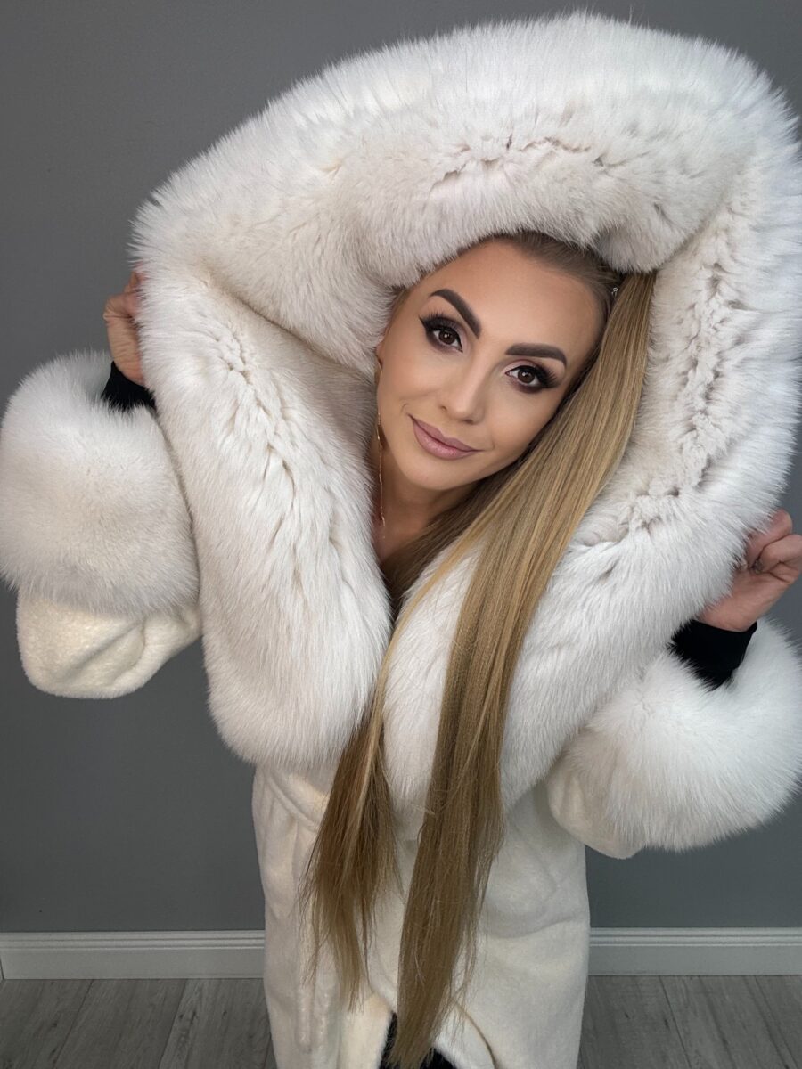 Luksusowe Futro z Alcantary z Białym Futrem - obrazek 4