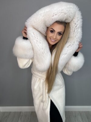 Luksusowe Futro z Alcantary z Białym Futrem - obrazek 3