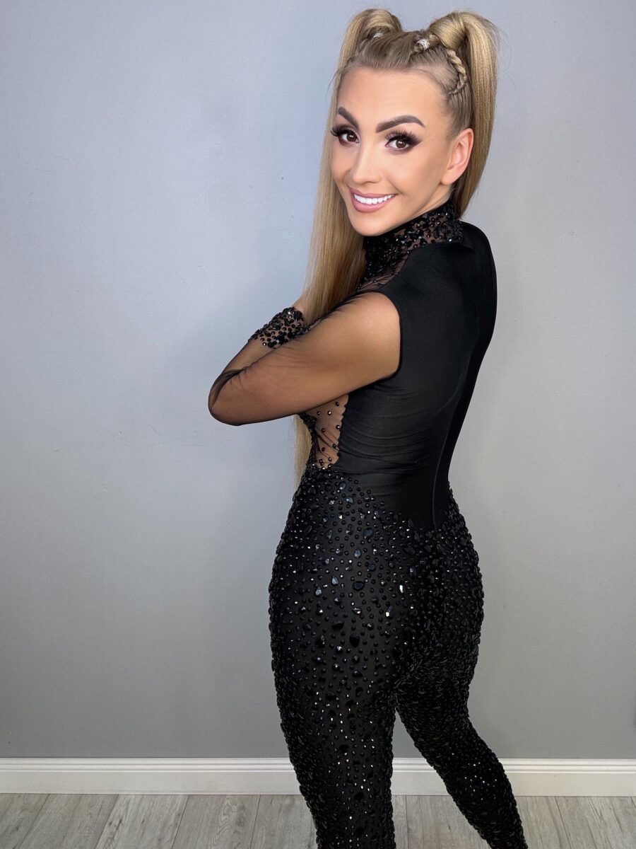 Luksusowy Czarny Kombinezon Bogato Zdobiony - obrazek 6