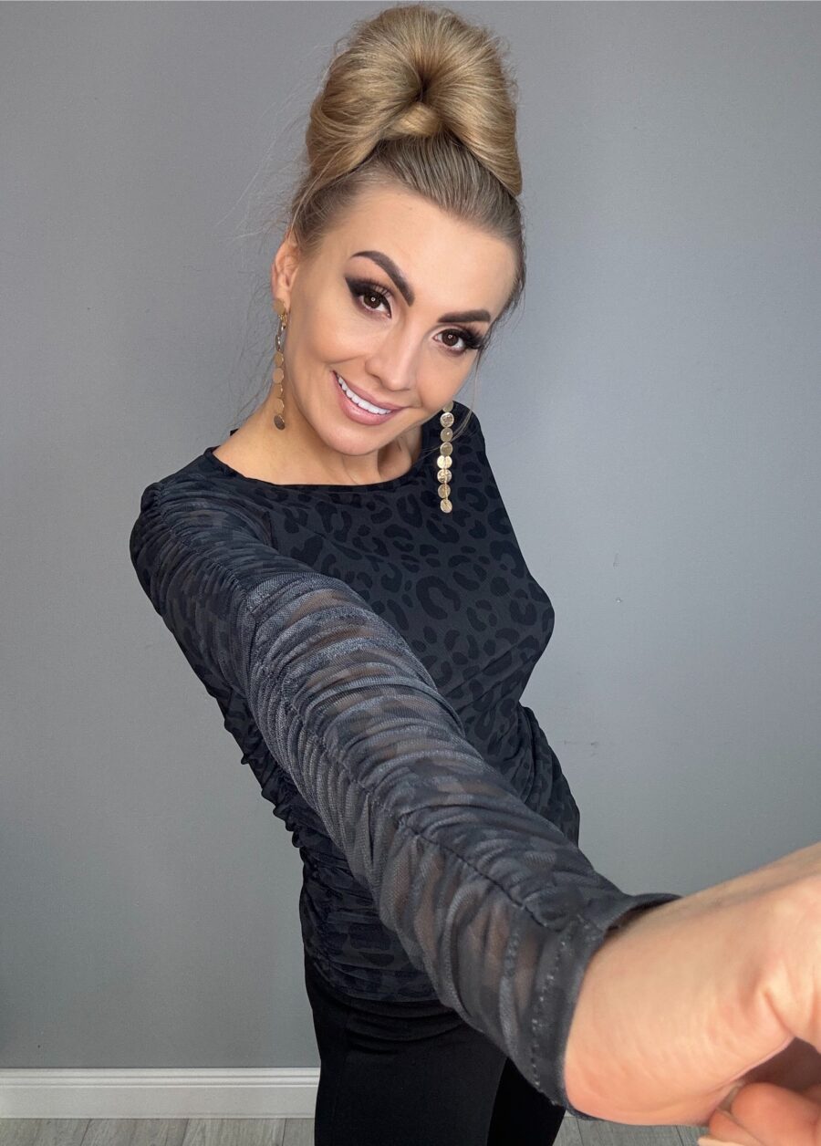 Siatka grafitowa w panterkę z marszczeniami na rękawach - obrazek 3