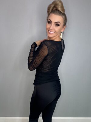 Siatka w kolorze czarnym marszczeniami na rękawach - obrazek 3