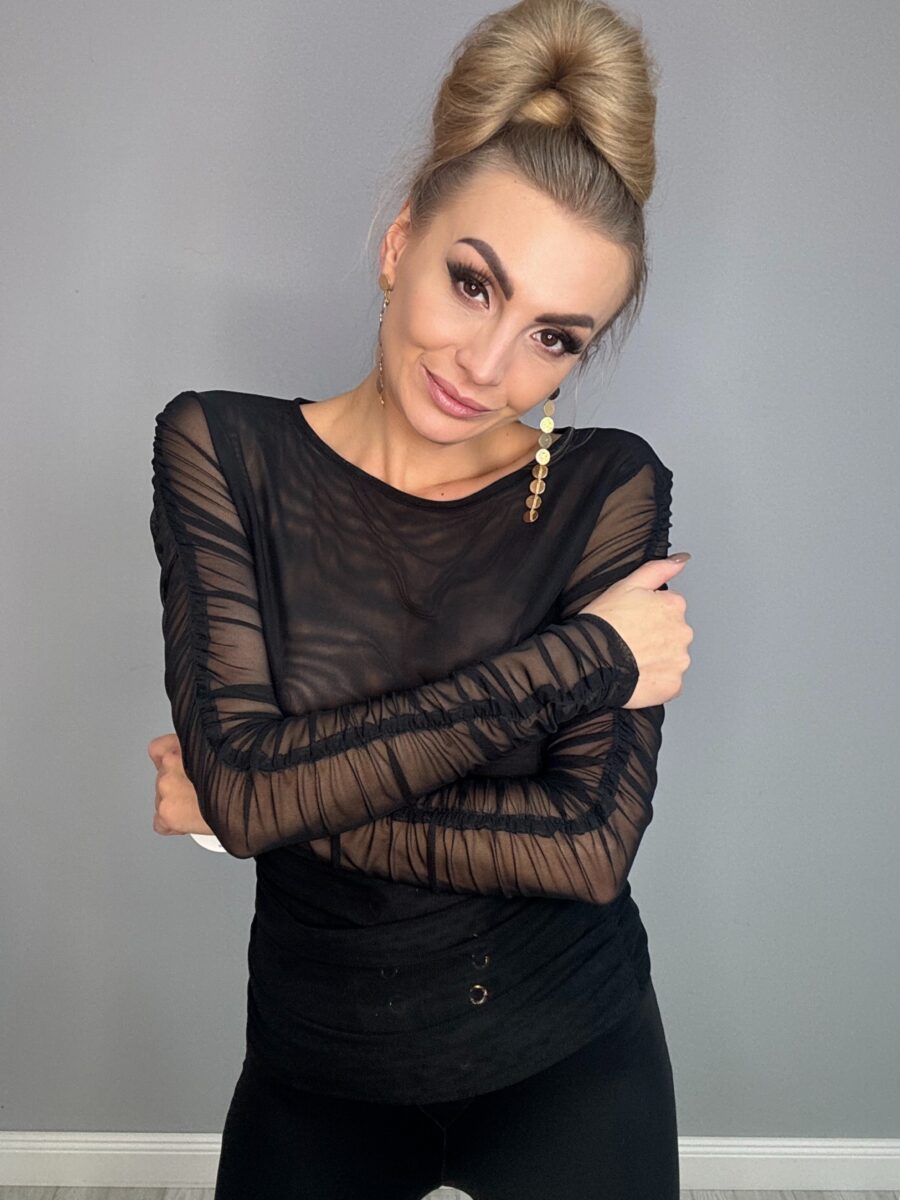 Siatka w kolorze czarnym marszczeniami na rękawach - obrazek 2