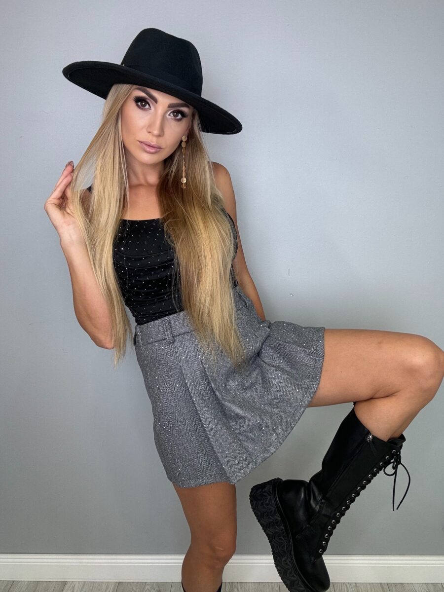 Spódniczko spodenki plisowane szare z cyrkoniami - obrazek 3