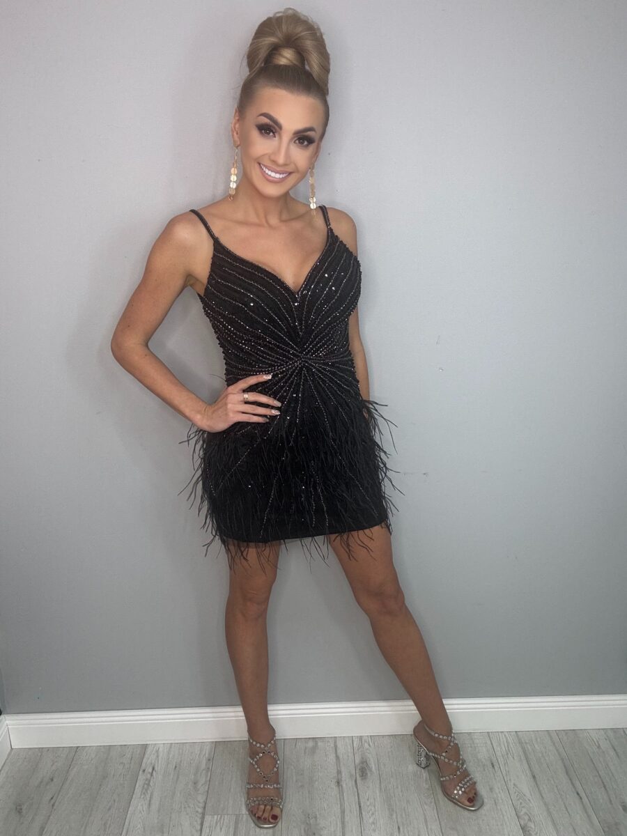 Piękna i Moda Sukienka Ekskluzywna z Piórami Strusia 5 Luksusowa Sukienka z Piórami Strusia - obrazek 1