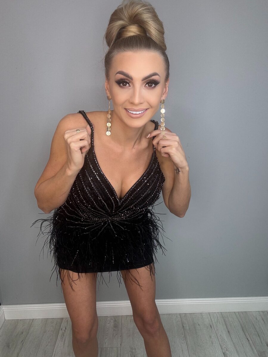 Luksusowa Sukienka z Piórami Strusia - obrazek 4