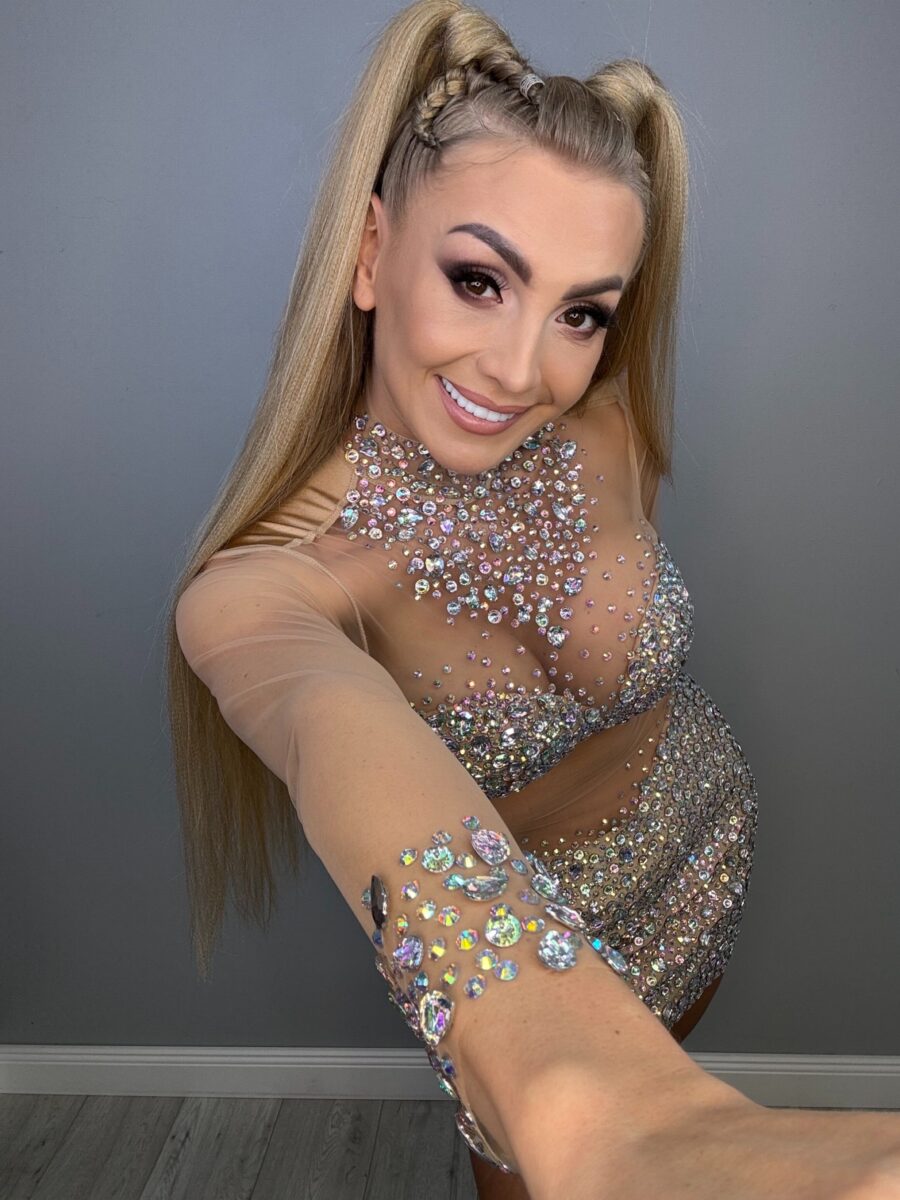 Luksusowa Sukienka Srebrny Blask - obrazek 7