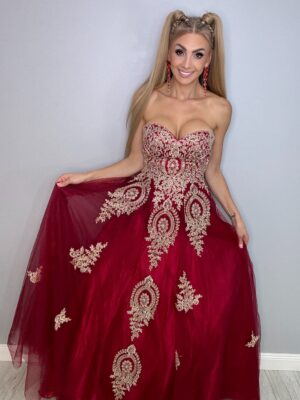 Bajkowa Suknia Księżniczki Czerwona - obrazek 3