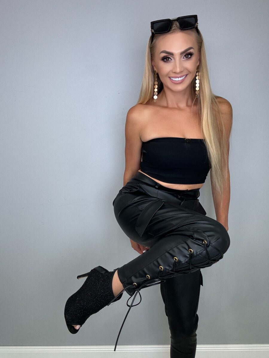 Spodnie eco skóra 2 w 1 kolor czarny z niezwykłym wiązaniem - obrazek 3