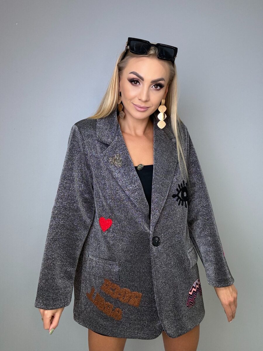 Srebrna Marynarka z Neonowymi Naszywkami - Must-Have w Twojej Garderobie - obrazek 8