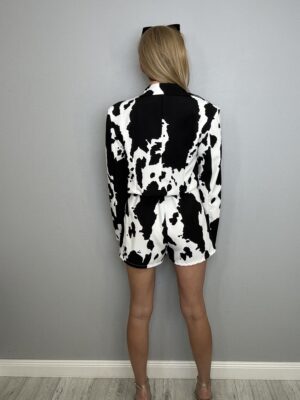 Stylowy komplet marynarka + spódniczko-spodenki  zwierzęcy print - krowa czarno biała - obrazek 6