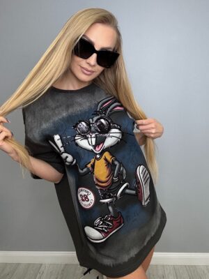 Oversizowa koszulka zielona z unikalnym nadrukiem Zająca - obrazek 7