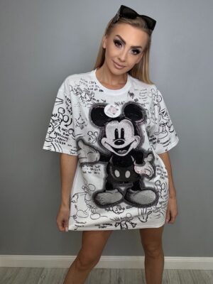 Biała oversizowa koszulka z błyszczącym nadrukiem i cyrkoniami