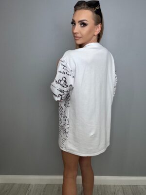 Biała oversizowa koszulka z błyszczącym nadrukiem i cyrkoniami - obrazek 3
