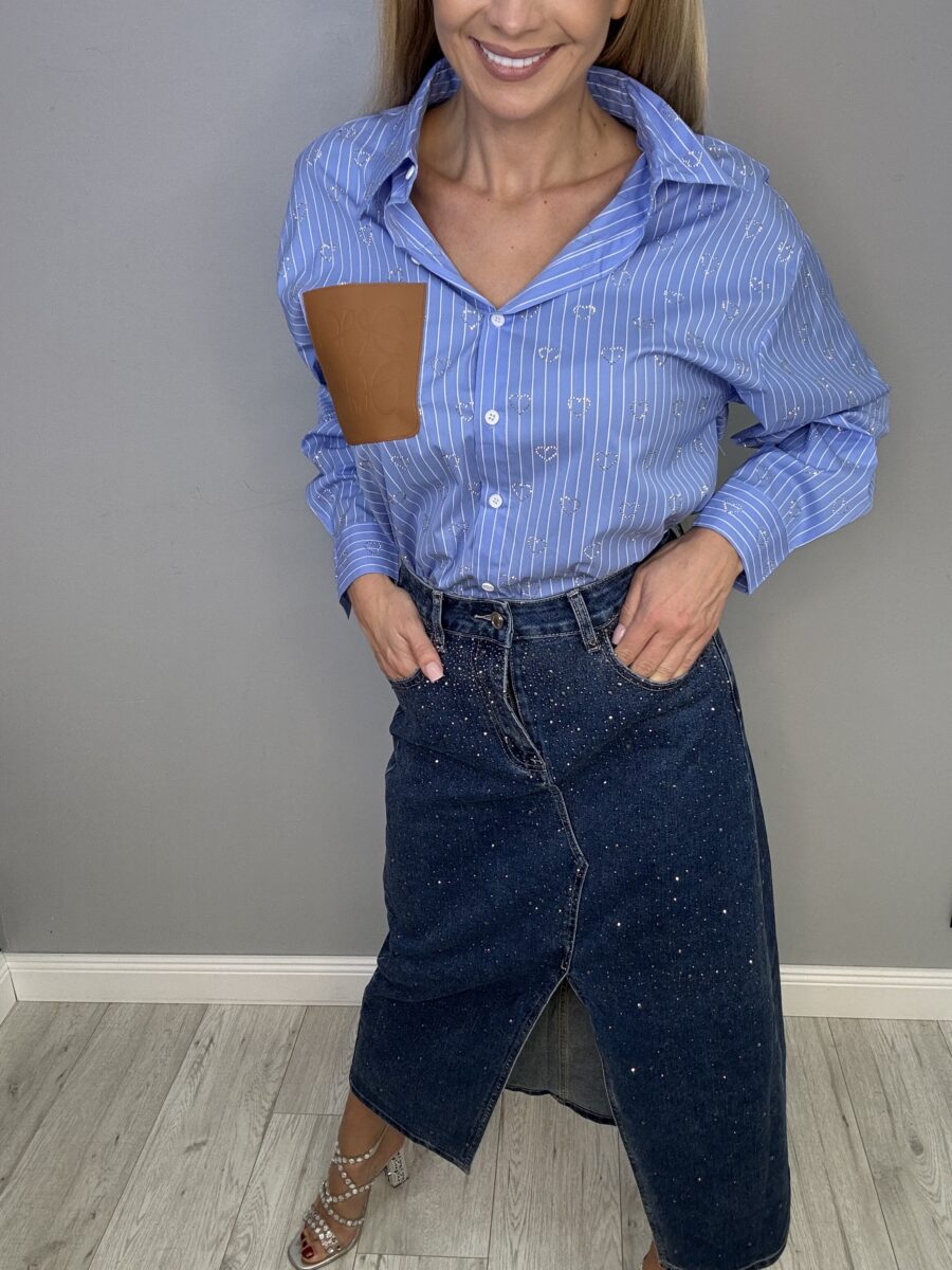 Niebieska oversizowa koszula w paski z ozdobnymi serduszkami - obrazek 5