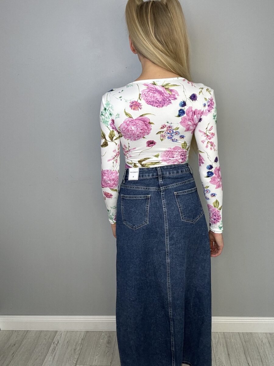 Kwiatowe body z dekoltem – kobiecość i elegancja w jednym! - obrazek 6