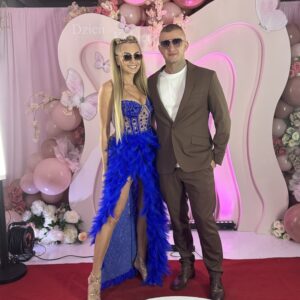 Suknia luksusowa chabrowa z piórami marabuta i kryształkami - obrazek 2