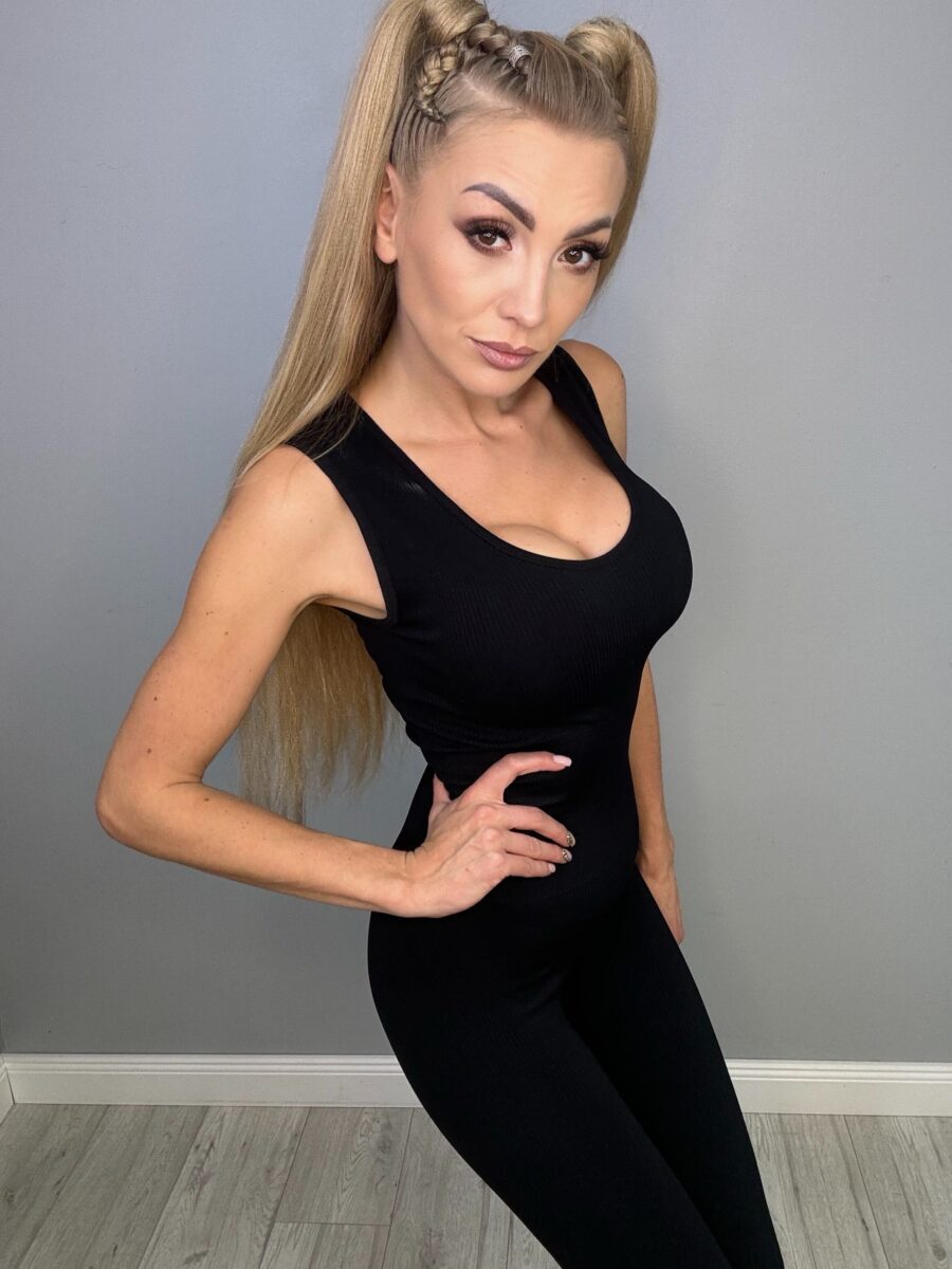 Kombinezon Czarny w Prążek – modelujący | piękny dekolt | bez rękawów | XS–L - obrazek 5